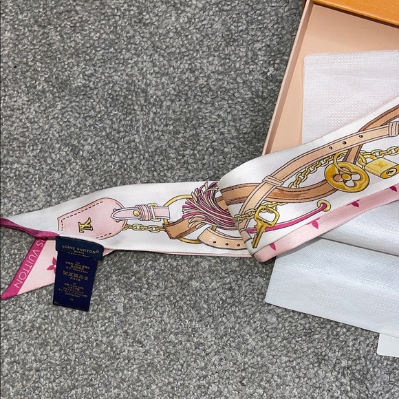 Louis Vuitton Pink and Cream Silk Scarf - Picture 5 of 7